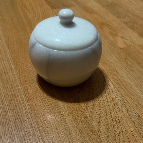 Marble Container - Picture 9 of 12